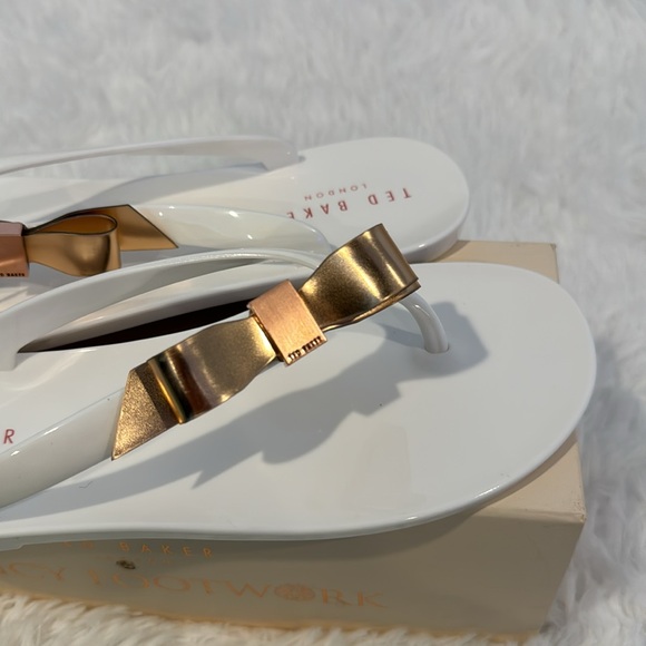 NWT- Ted Baker White Suszie Flip Flop- Size 8 US/ 39 EU - Picture 4 of 8